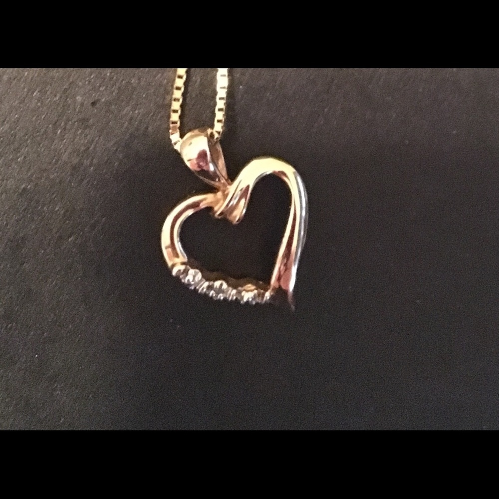 Gold necklace and pendant ❤️